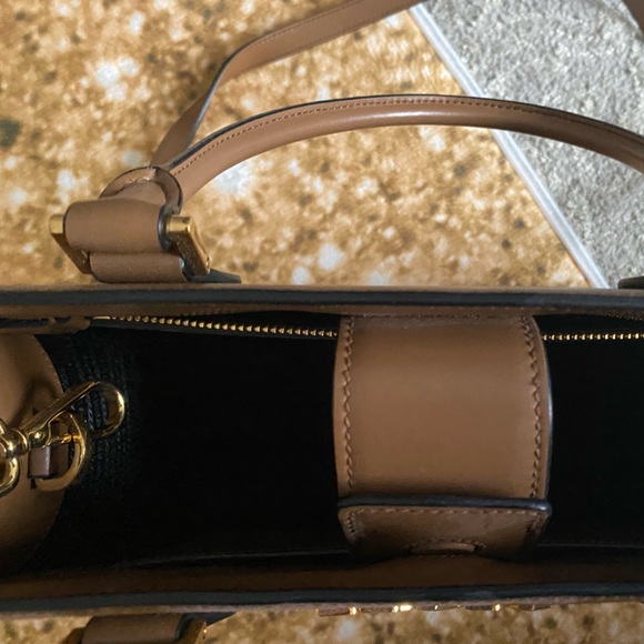 I have the duster bag,Prada shopper, tag and authentication card. - Picture 2 of 7